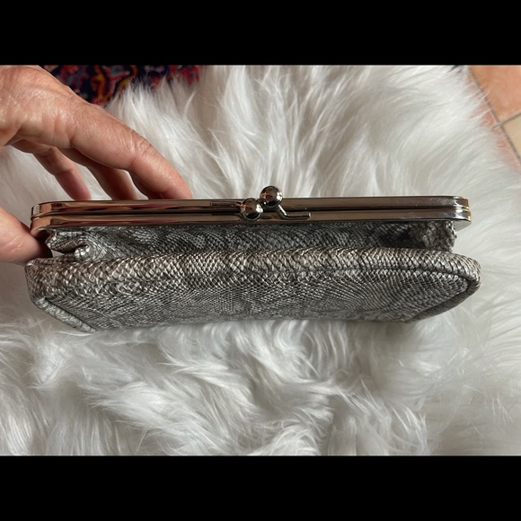 Framed Clutch with beautiful snake print design - Picture 2 of 8